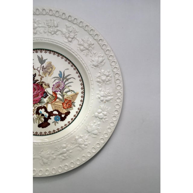 Traditional Mid 20th Century Bullfinch Wellesely by Wedgwood Decorative Plate For Sale - Image 3 of 8