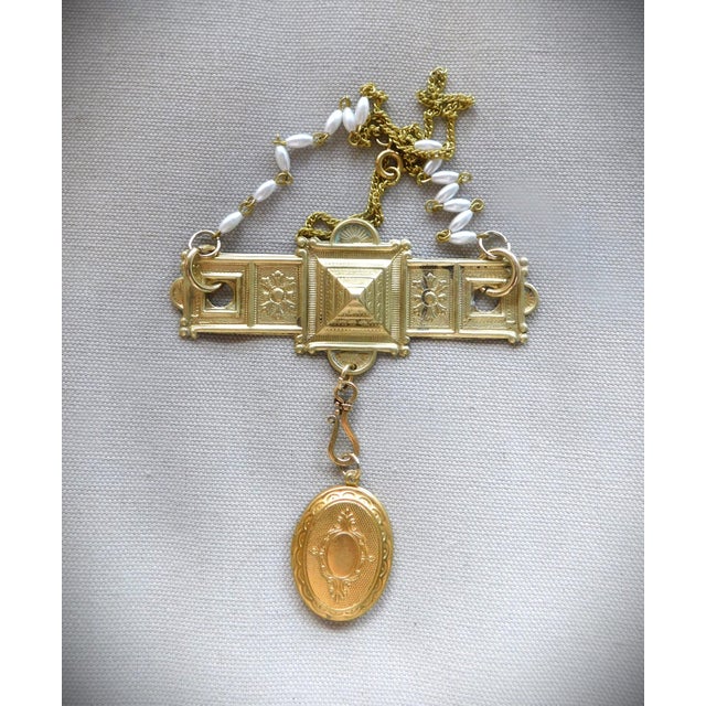 Vintage Art Deco Gold Bar Necklace, Hanging Oval Locket, Oval Pearl Chain For Sale - Image 9 of 9