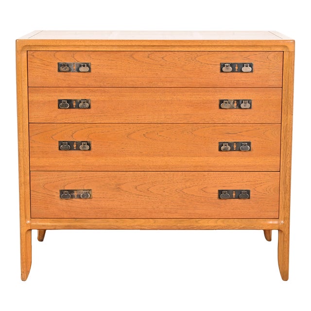 Mastercraft Mid-Century Modern Hollywood Regency Sculpted Walnut Chest of Drawers, Circa 1960s For Sale