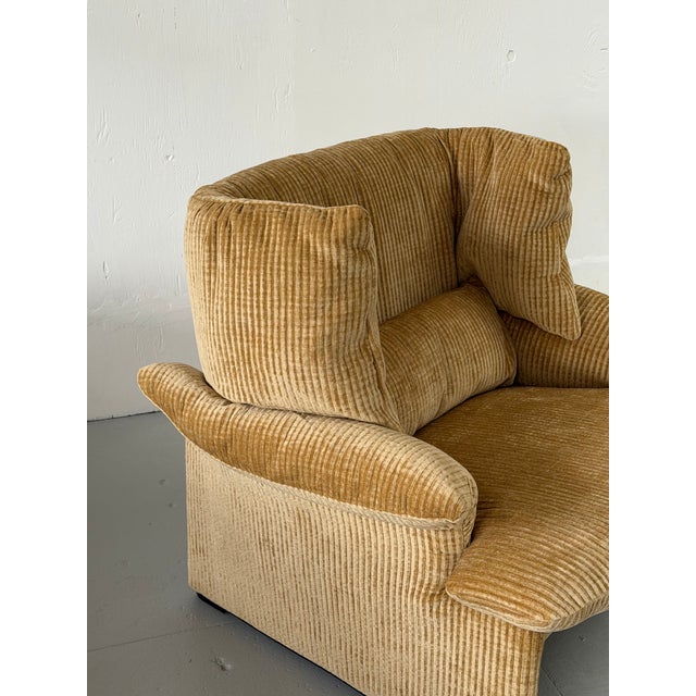 Vico Magistretti gave the Portovenere its signature trick in the 1980s: adjustable side headrests that let the wingback...