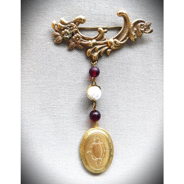 Vintage Classic English Gold Brooch Pin and Etched Oval Locket, Hanging Wine & Wired Pearl Chain For Sale - Image 13 of 13