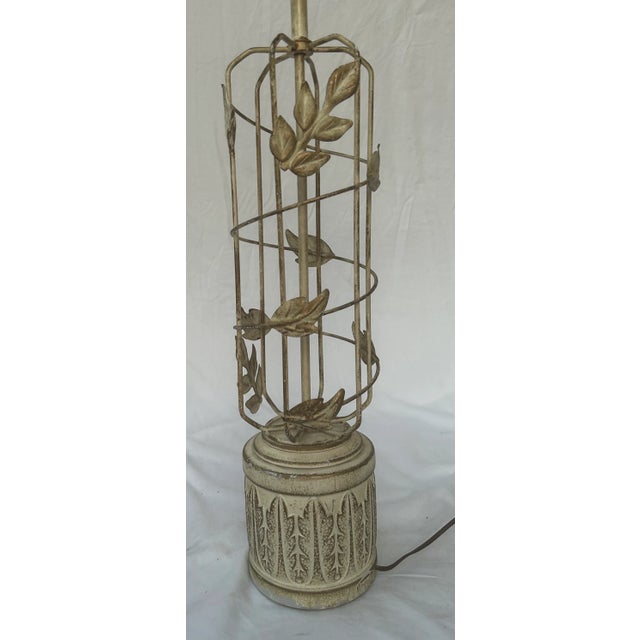 Mid 20th Century Mid Century Modern Hollywood Regency Gold and White Metal Tole Table Lamp For Sale - Image 5 of 12