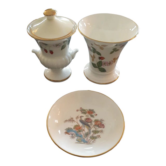 1960s Wedgwood Bone China 3 Piece Vanity Set, Made in England For Sale
