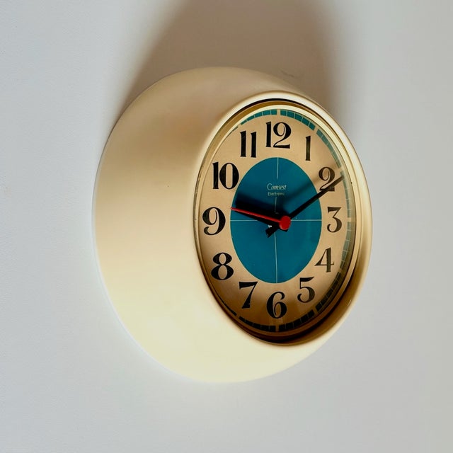 Space Age Italian Table Clock in Cream Plastic, 1970s For Sale - Image 11 of 13