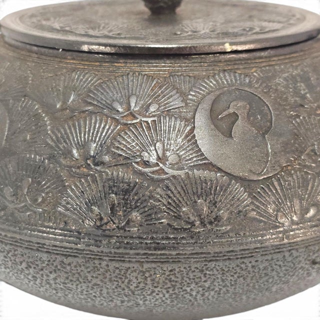 Metal 20th Century Oigen Nanbu Seieido Nambu Cast-Iron Pine and Crane Tetsubin For Sale - Image 7 of 16