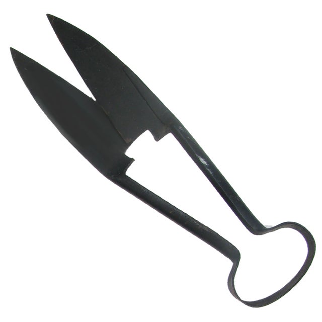 Farmhouse Early 20thC English Sheep Shears, Set of 3 For Sale - Image 3 of 5