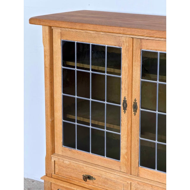 Mid-Century Danish Brutalist Oak Display Cabinet from Henning Kjærnulf, 1960s For Sale - Image 4 of 14
