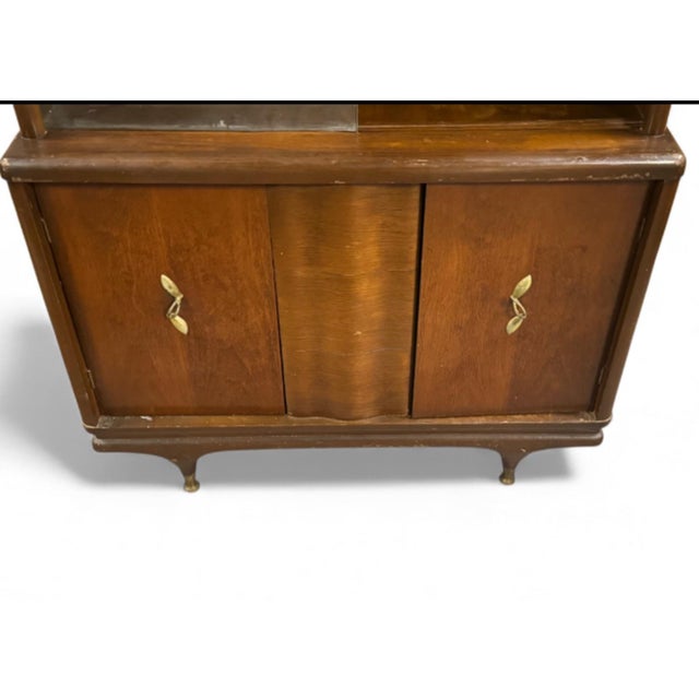 Mid 20th Century Modern Walnut China Cabinet With Sliding Glass Doors and Brass Hardware. For Sale In New York - Image 6 of 7