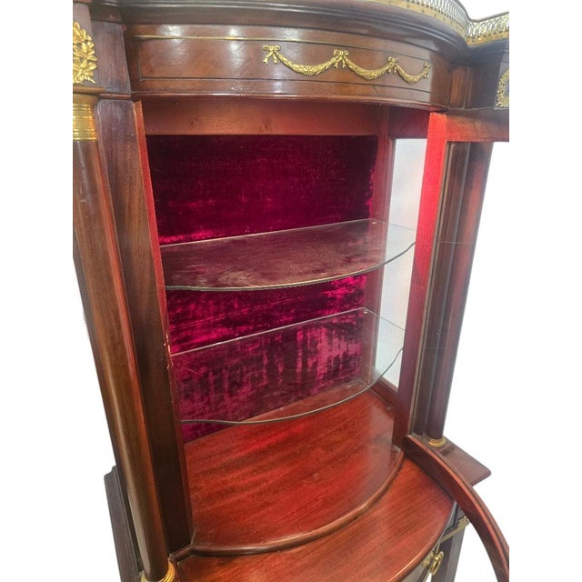 Vintage Federal Style Mahogany Lighted Vitrine Curio Cabinet For Sale - Image 6 of 11
