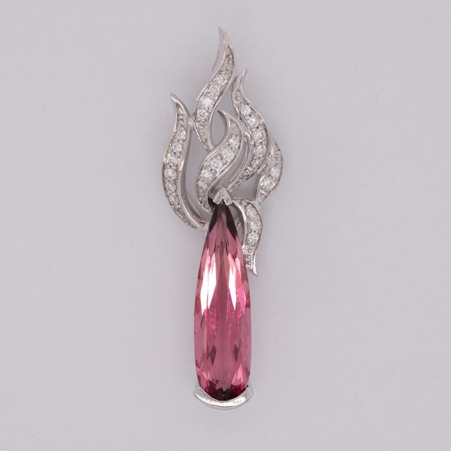 3.2Ct Pink Tourmaline Pendant With Earth Mined Diamond Accents: Solid 18k Gold For Sale - Image 4 of 8