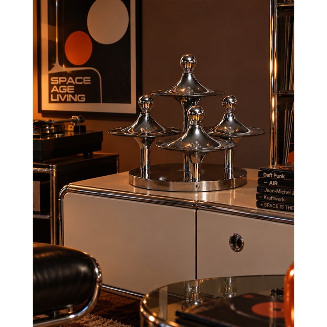 This exceptional UFO lamp by Gaetano Sciolari embodies the audacity of Italian design from the 1960s and 70s. A major...