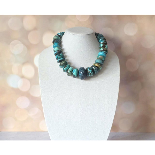 Hubei Turquoise Beaded Necklace With Sterling Silver Turquoise Clasp, 21.5" For Sale - Image 4 of 10
