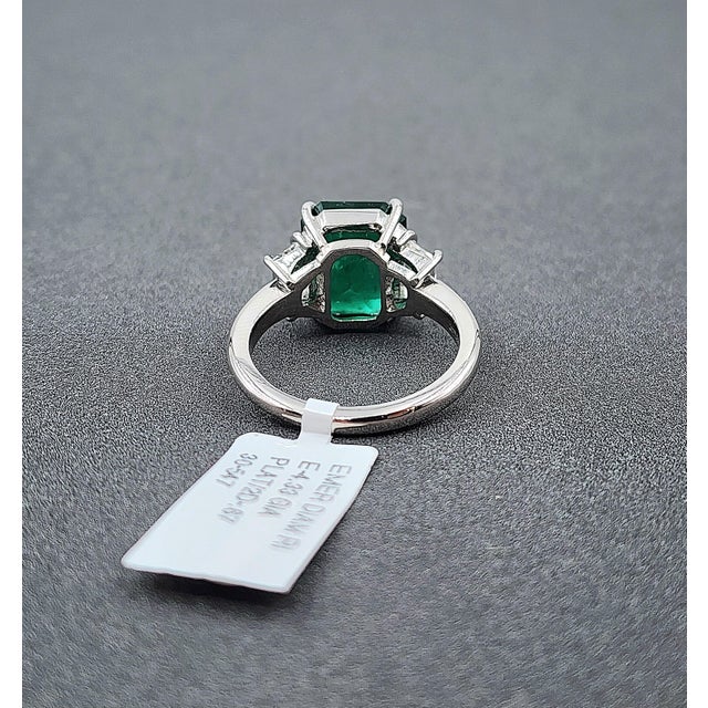 Green 4.33 Ct Gia Certified Zambian Emerald & Diamond Ring, Size 7 For Sale - Image 8 of 9