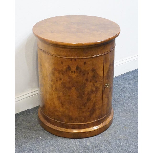 Henredon Henredon Furniture Traditional Style Bird's Eye Maple 21" Accent Round Storage End Table 4700-43 For Sale - Image 4 of 10
