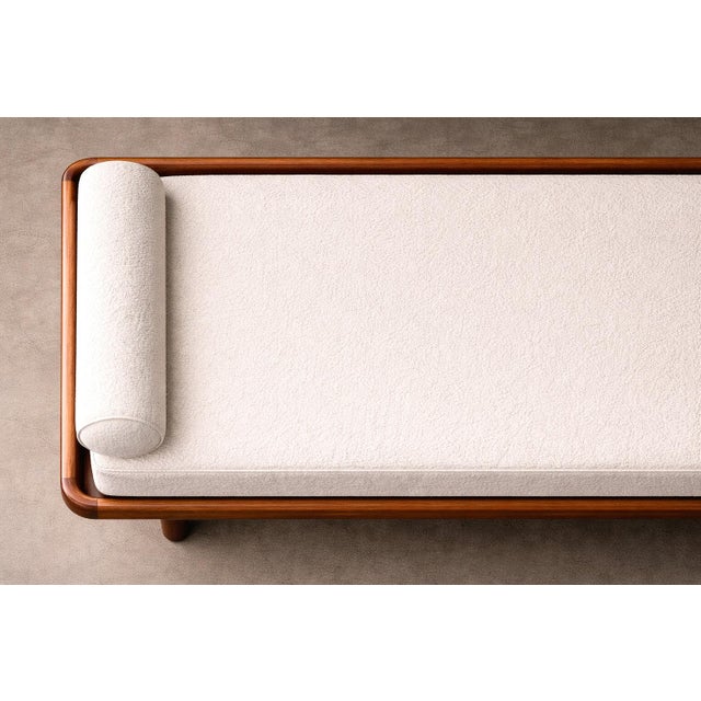 Giuseppe Scapinelli Floating Daybed in Solid Caviúna Wood With Off-White Alpaca Bouclé Upholstery, Brazil, 1950s For Sale - Image 11 of 17