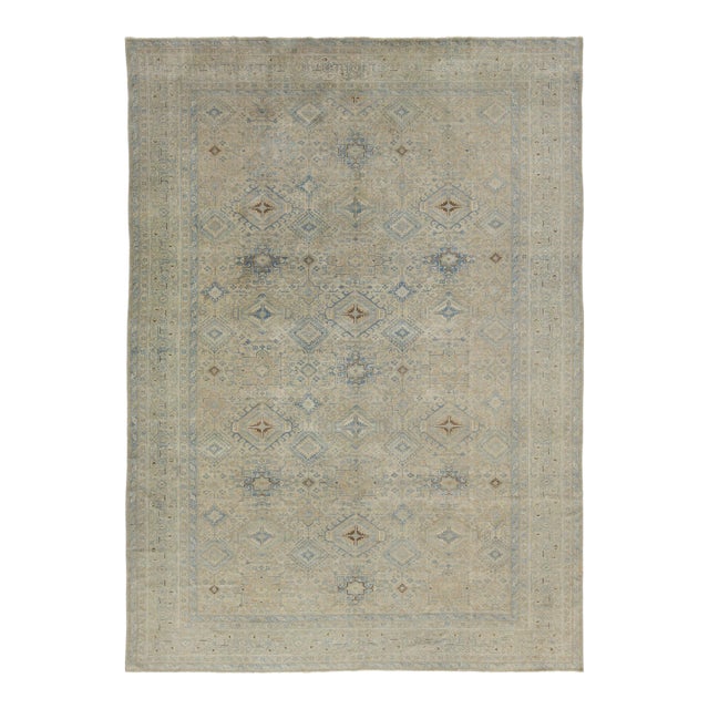 Antique Heriz Rug – Hand-Knotted Wool, Geometric in Soft Earth Tones For Sale