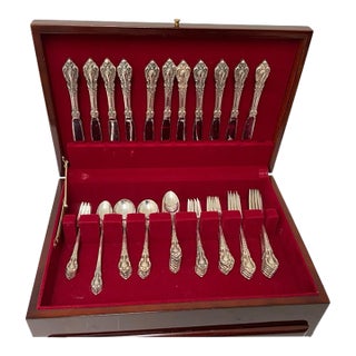 1950s Modern Lunt Eloquence Sterling Silver 62-Piece Estate Flatware Service With Fitted Chest For Sale