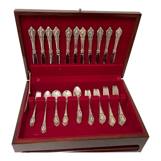 1950s Modern Lunt Eloquence Sterling Silver 62-Piece Estate Flatware Service With Fitted Chest For Sale