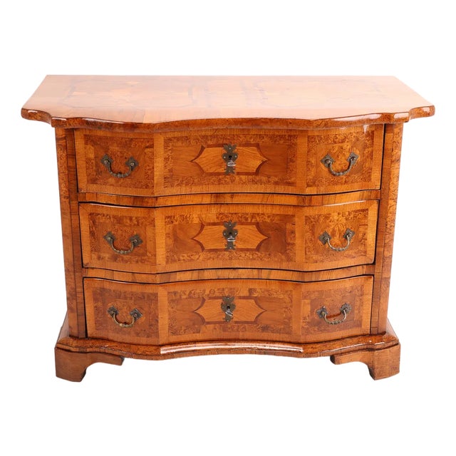 Baroque Chest of Drawers in Walnut, 1750s For Sale