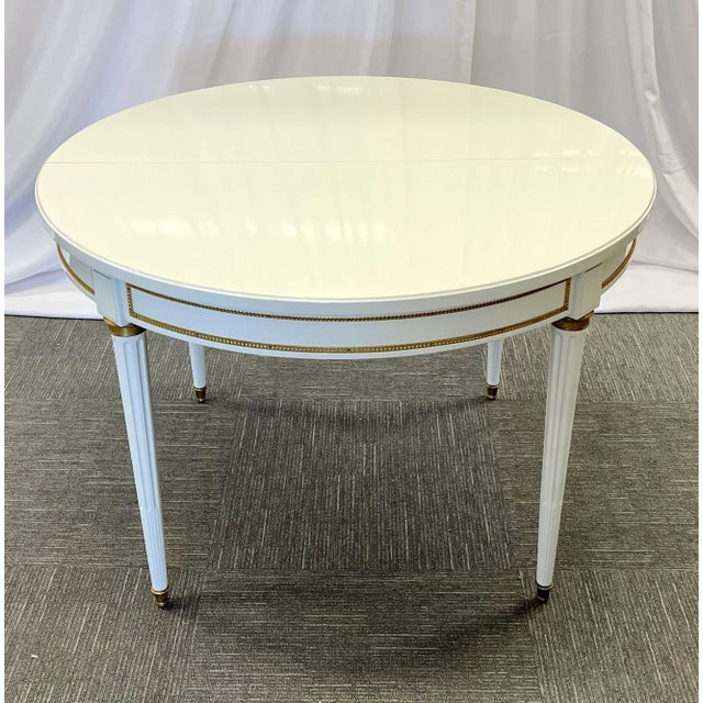 Hollywood Regency Louis XVI Style Dining Table, White Lacquer, Bronze, Jansen Style For Sale - Image 4 of 13