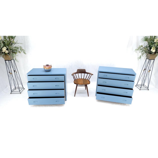Mid-Century Modern Pair Michael Taylor For Baker Light Grey Blue 4 Drawer Dressers Bachelor Chests For Sale - Image 3 of 13