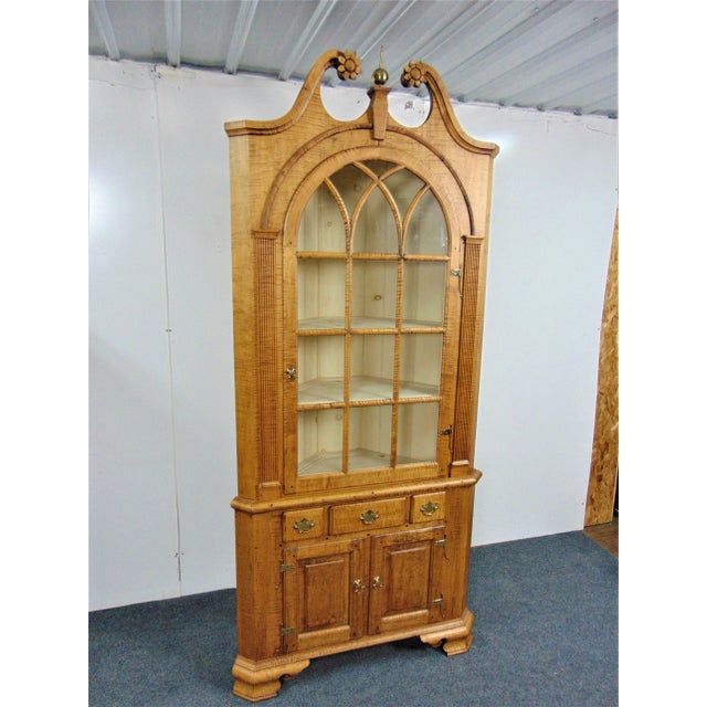 Chippendale Chippendale Benchmade Tiger Maple Corner Cabinet For Sale - Image 3 of 12