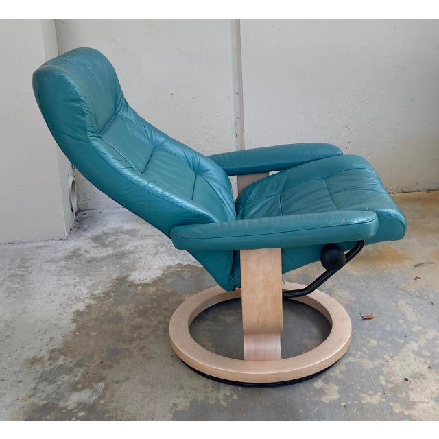 Ekornes ASA 1990s Ekornes Stressless Vintage Lounge Chair With Ottoman For Sale - Image 4 of 8