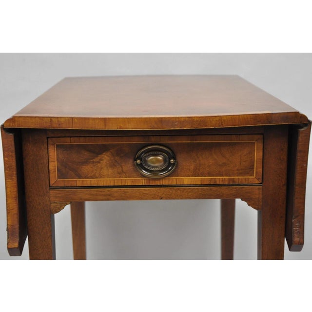 Baker Furniture Company Vintage Baker Hepplewhite Style Mahogany Pembroke Dropleaf Lamp Side Table For Sale - Image 4 of 17