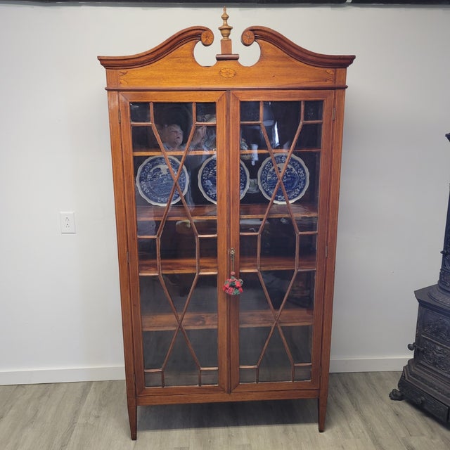 English Sheraton Revival Three-Sided Glass China Cabinet, Circa 1900–1920 For Sale - Image 10 of 11