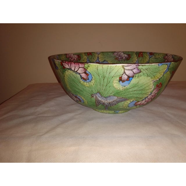 Chinoiserie 20th Century Chinoiserie Colorful Hand-Painted & Gilt Waterlily & Lotus Bowl For Sale - Image 3 of 6