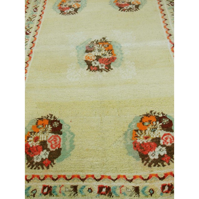 Early 20th Century Antique Turkish Oushak Rug With Floral Bouquet Medallions, Circa 1900–1920 For Sale - Image 5 of 7