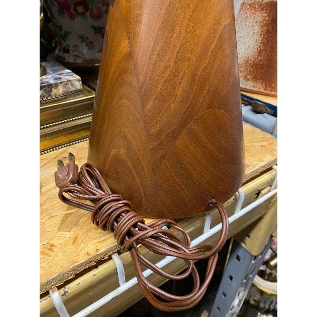 Vintage Mid Century Modern Sculptural Walnut Table Lamp by Modernera MFG Co For Sale - Image 12 of 13