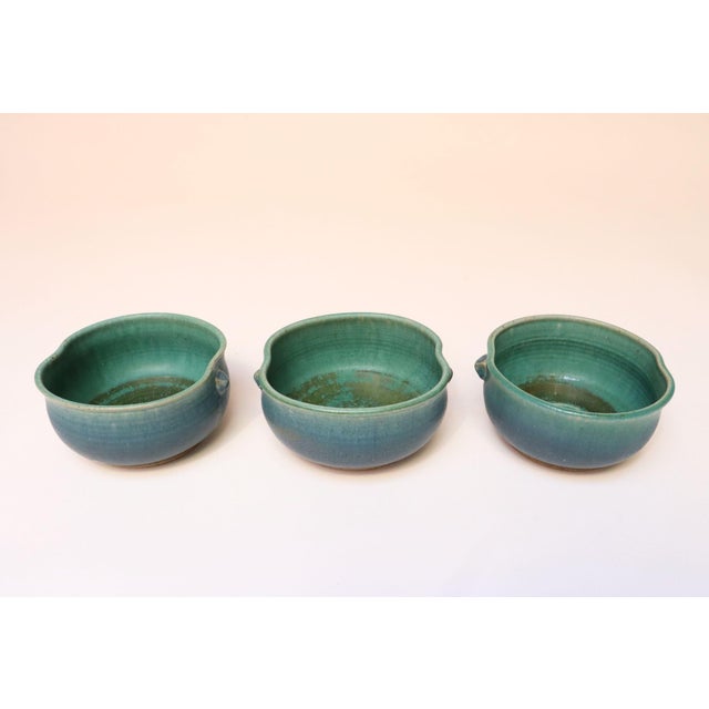 Set of Three Vintage Matte Teal Glaze Studio Ceramic Bowls by Deanna Nichols For Sale - Image 4 of 18