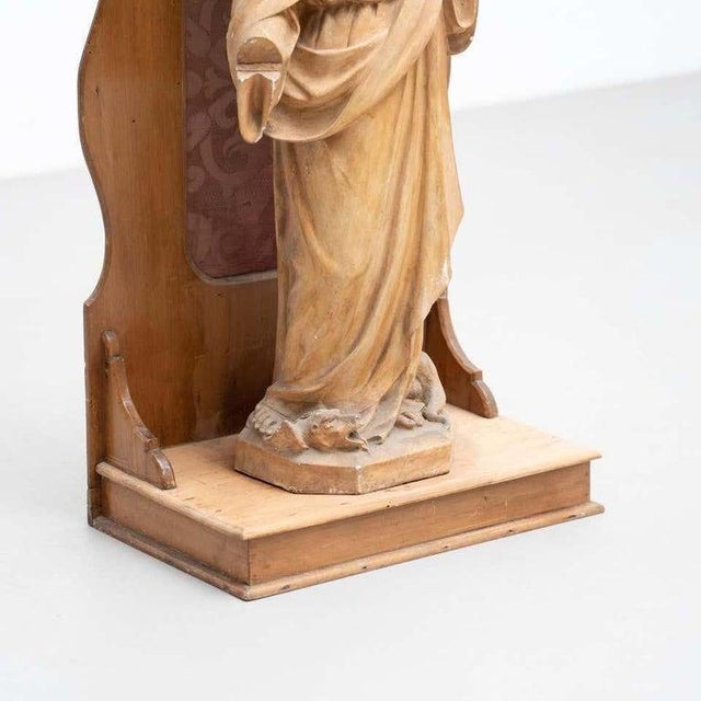 Large Traditional Figure of a Virgin in Wood Niche, 1950 For Sale - Image 4 of 14