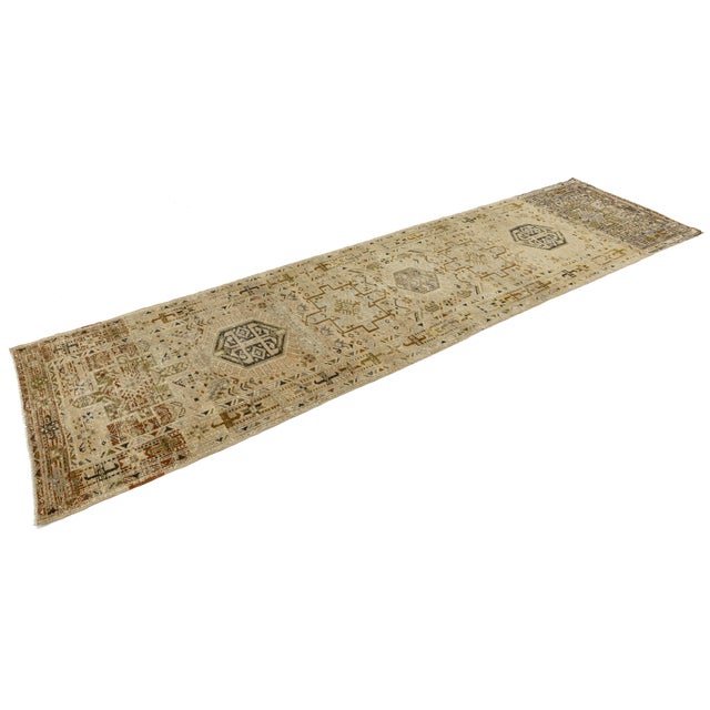 Antique Heriz Serapi Wool Runner – Neutral Geometric Hallway Gallery Runner 3x11 For Sale - Image 9 of 9