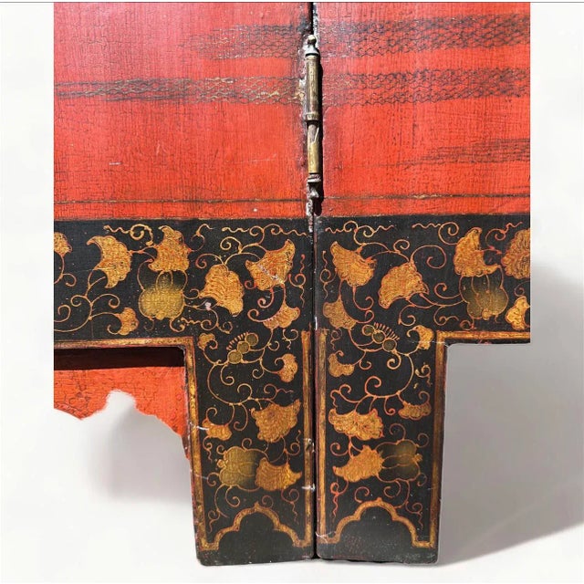Chinoiserie 4 Panel Screen Red & Gold Lacquer & Black & Gold Border For Sale - Image 14 of 15