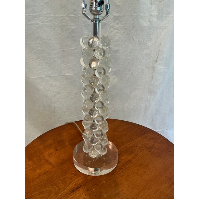 Vintage Arteriors Lucite Bubble Table Lamp, Clear Finial For Sale - Image 4 of 5