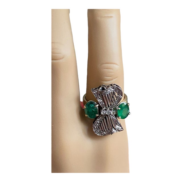 1950s Art Deco 18 K Gold Ladies Twin Emerald & Diamond Ring Size 8 For Sale - Image 5 of 11