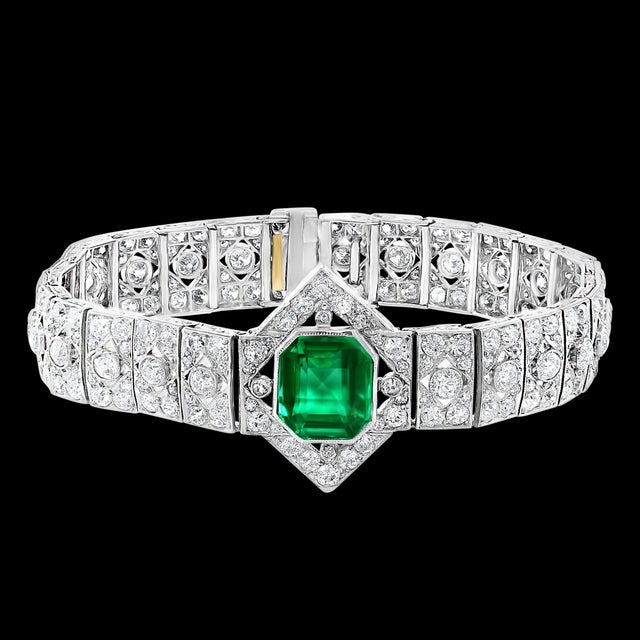 Modern 1930's Agl Certified 3.4 Ct Colombian Emerald & 8 Ct Diamond Platinum Bracelet For Sale - Image 3 of 8