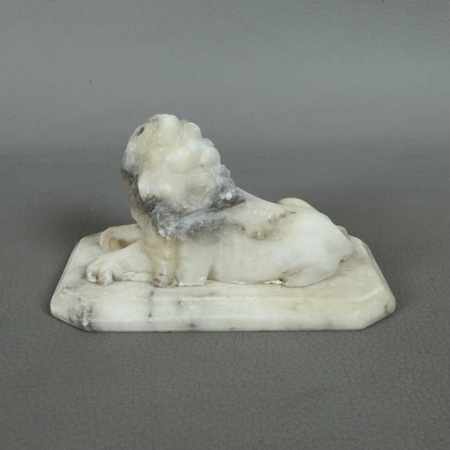 Early 20th Century Lion Paperweight in White Marble For Sale - Image 4 of 11