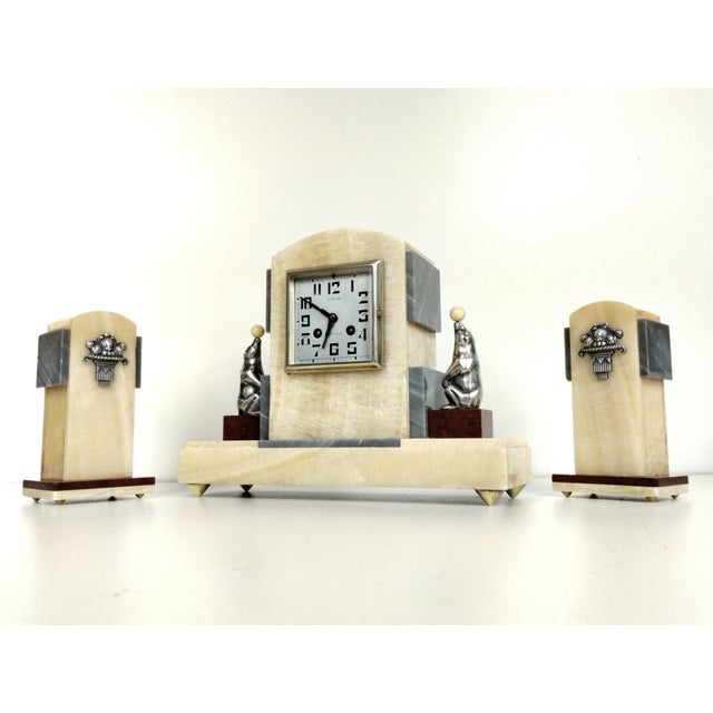 French Art Deco Marble & Onyx Mantel Clock, 1930s, Set of 3 For Sale - Image 11 of 18