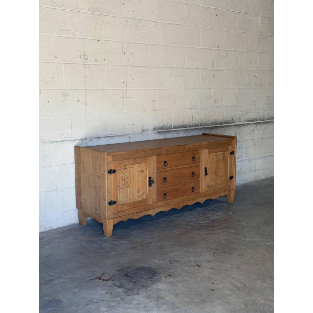 Mid-Century Modern Oak Low Sideboard Credenza With Ring Pulls Mid-Century Modern 1970s For Sale - Image 3 of 13