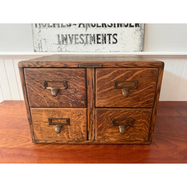 Wood Antique Library Bureau Quarter-Sawn Oak 4-Drawer Card Catalog File Cabinet – Original Brass Hardware For Sale - Image 7 of 17