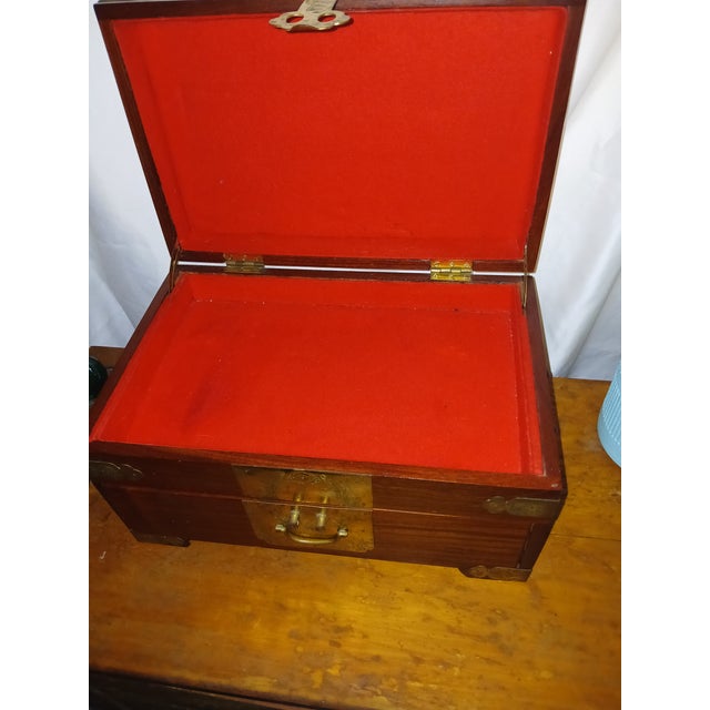 1970s Vintage Rosewood Chinoiserie Brass Accented Jewelry Box Chest For Sale - Image 9 of 10