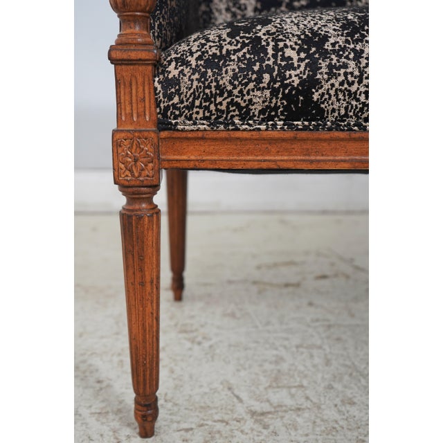 French Louis XV Style Upholstered Bench Settee For Sale - Image 9 of 18