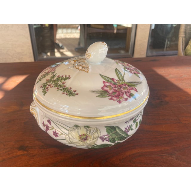 English Vintage Spode Stafford Flowers 2.5 Qt Covered Vegetable Oven to Table Tureen For Sale - Image 3 of 6