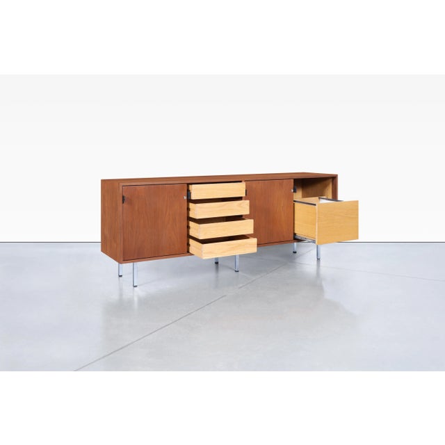 1960s Mid-Century Modern Walnut and Chrome Credenza by Florence Knoll, 1960s For Sale - Image 5 of 12