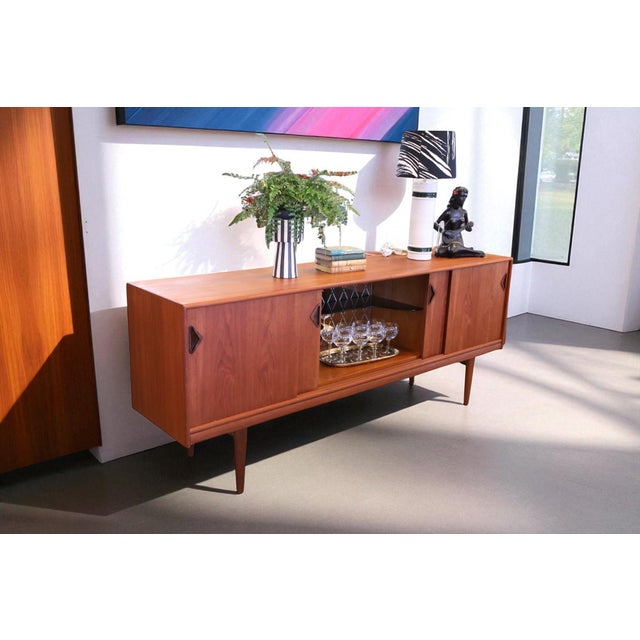 1970s Danish Teak Sideboard with Bar and Sliding Doors from Gern, 1960s For Sale - Image 5 of 18