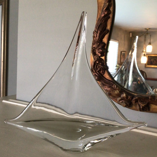 Mid-Century Modern Pair of Pilgrim Glass Hand Blown Sailboats in Two Sizes- Pair For Sale - Image 3 of 13