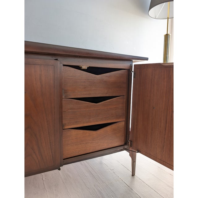 Mid-Century Walnut Sideboard from Helen Hobey Baker, USA, 1960s For Sale - Image 17 of 18